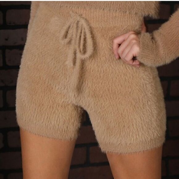 NWTs Super Soft Cozy Drawstring Shorts Size Large - Picture 1 of 3